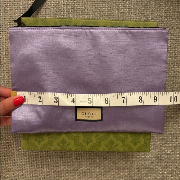 Gucci Beauty Limited Edition Metallic Purple Pouch Cosmetic Bag brand new - Picture 9 of 10